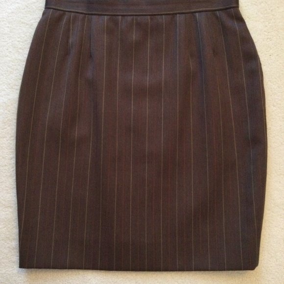 Chloe Wool Suit - Like-New Condition - Picture 6 of 7